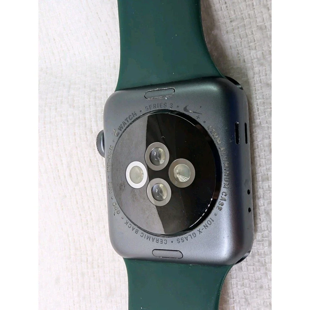 Apple Watch Series 3 42mm Space Gray Aluminum Case Green Sport Band **UNTESTED**